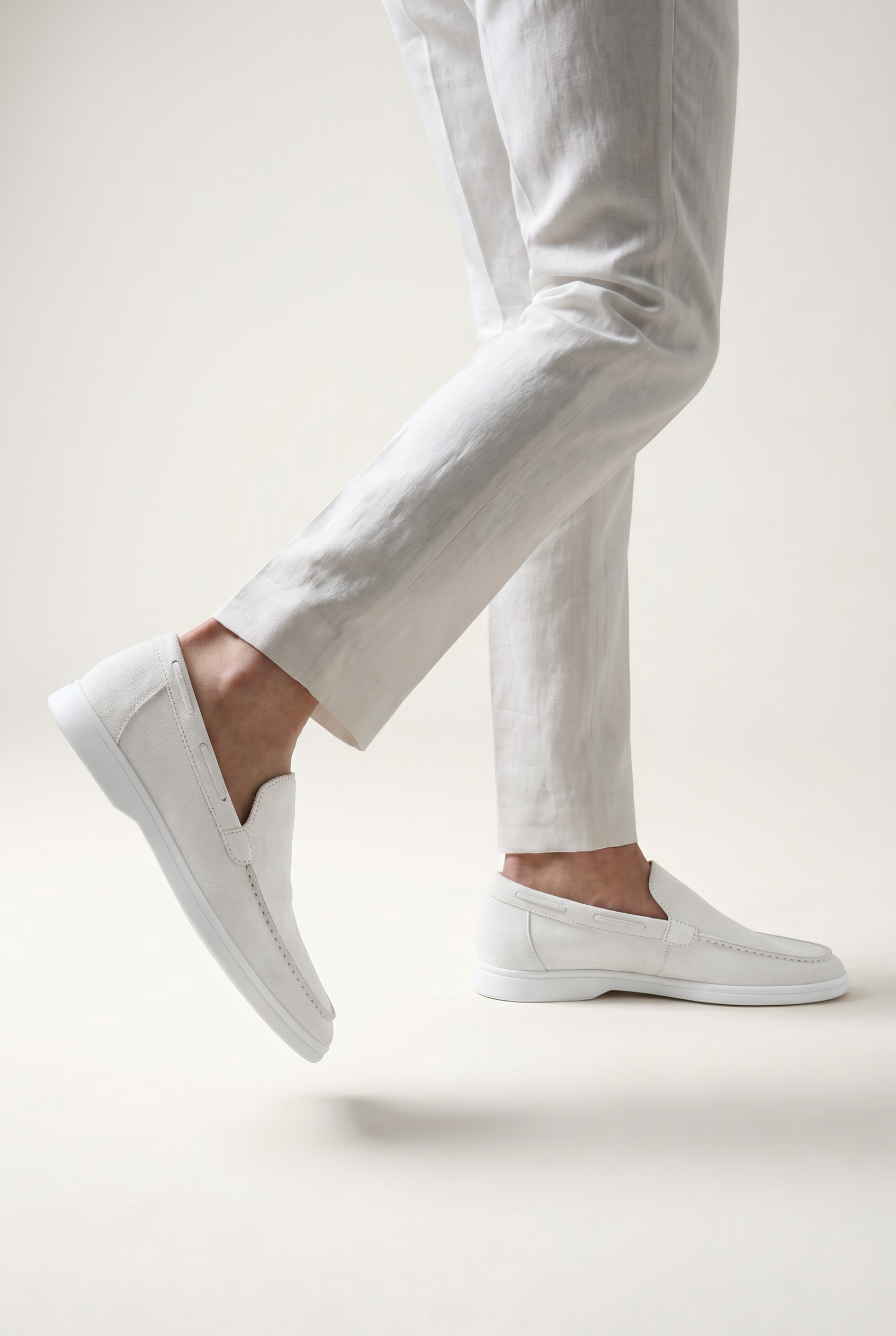Amalfi Classic Suède Loafer White