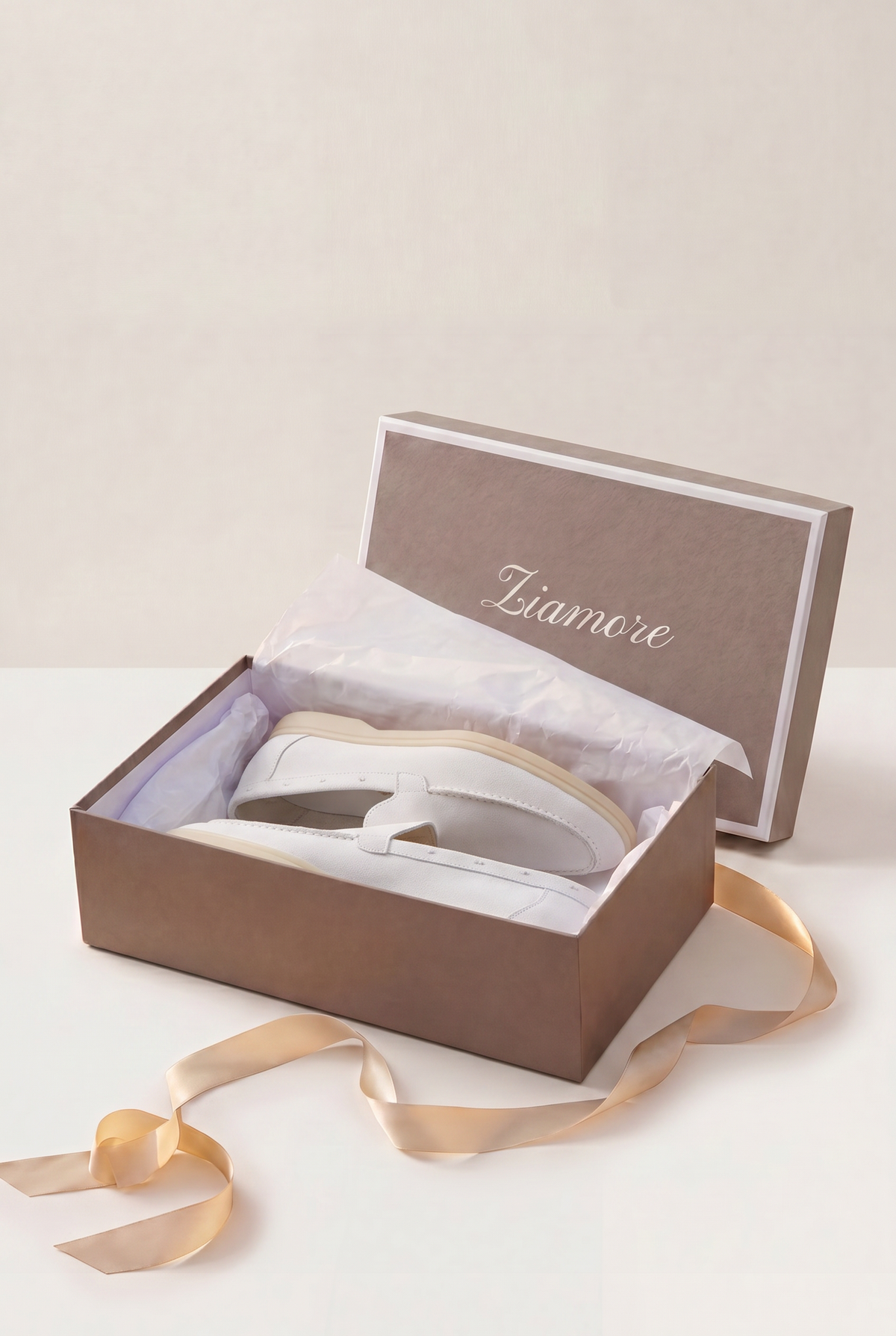 Amalfi Classic Suède Loafer White